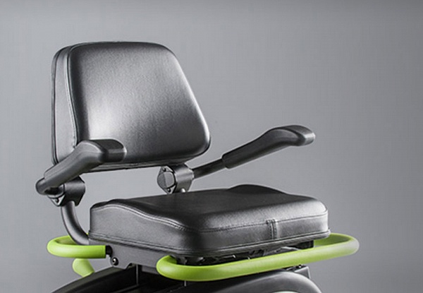 Сиденье с поворотом на 360 градусов и с фиксированием положения каждые 45 градусов. Удобный доступ для пользователей в колясках.